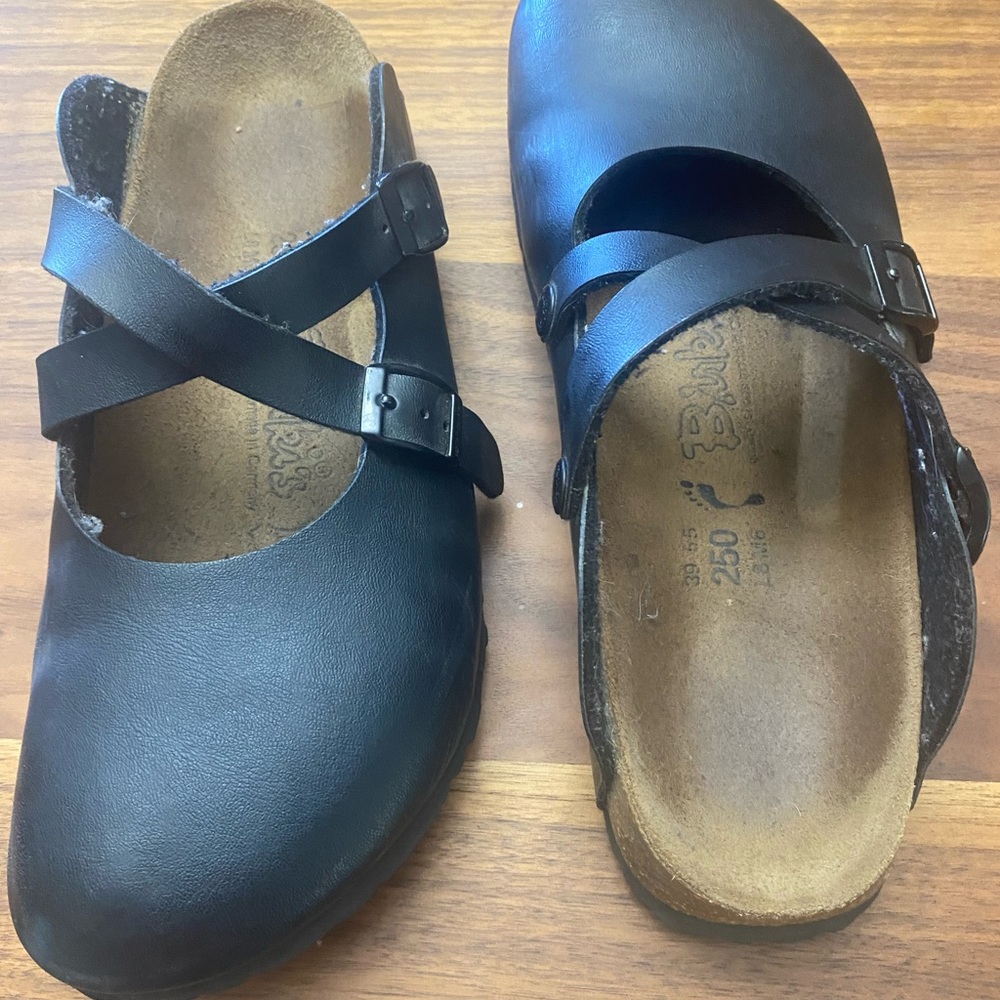 Birkenstock womens slide on. Size 39 (womens 8)
